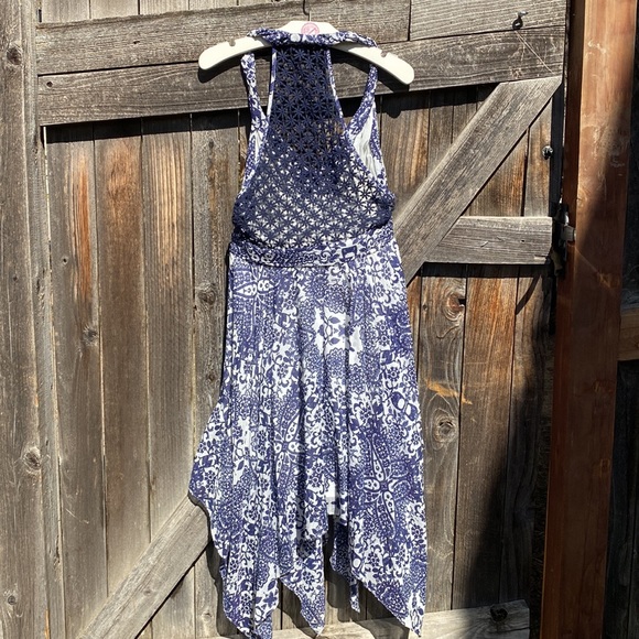 Guess crochet lace back handkerchief hem dress - Picture 5 of 15